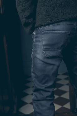 LE TEMPS DES CERISES Musset 700/11 Adjusted Jeans Enduit Bleu-noir N°3